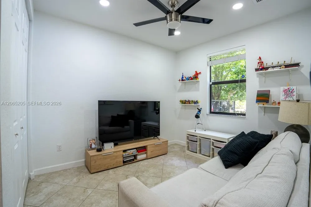 6943 Halton Park Ln Coconut Creek, FL 33073