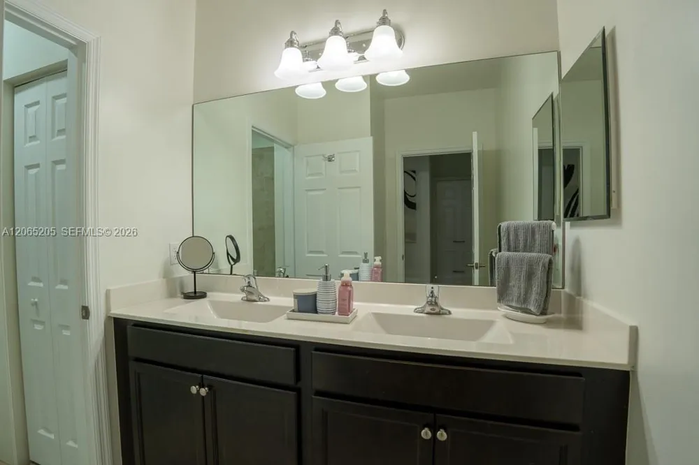 6943 Halton Park Ln Coconut Creek, FL 33073