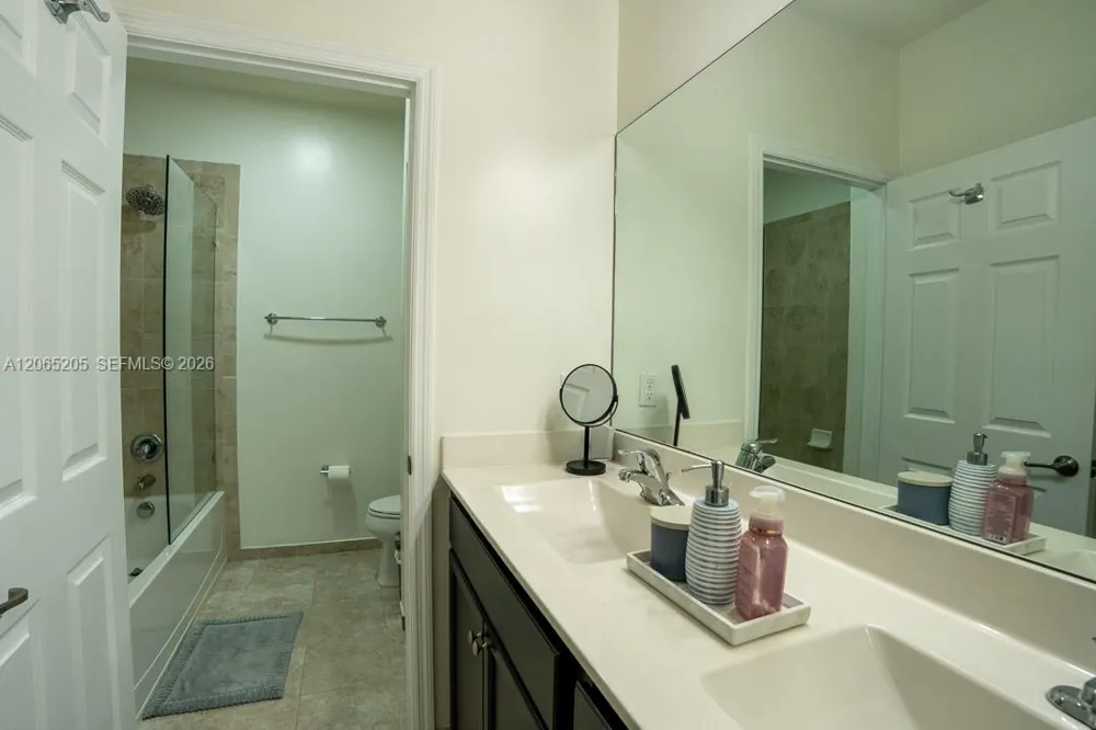 6943 Halton Park Ln Coconut Creek, FL 33073
