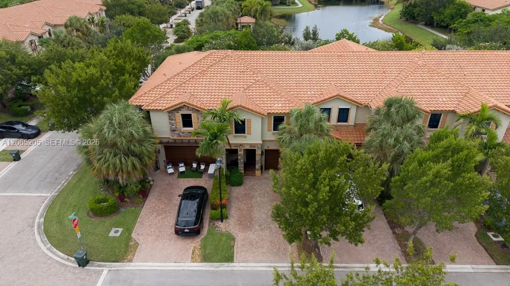 6943 Halton Park Ln Coconut Creek, FL 33073