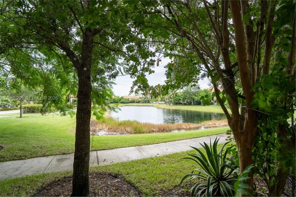 6943 Halton Park Ln Coconut Creek, FL 33073
