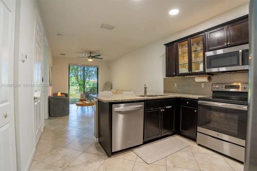 6943 Halton Park Ln Coconut Creek, FL 33073