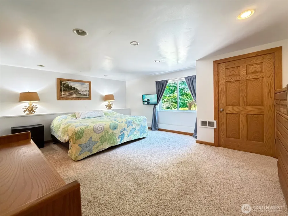 66 Port Susan Dr. Hat Island, WA 98206