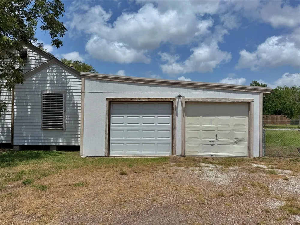 736 Fetick Taft, TX 78390