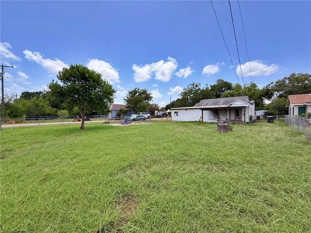 736 Fetick Taft, TX 78390
