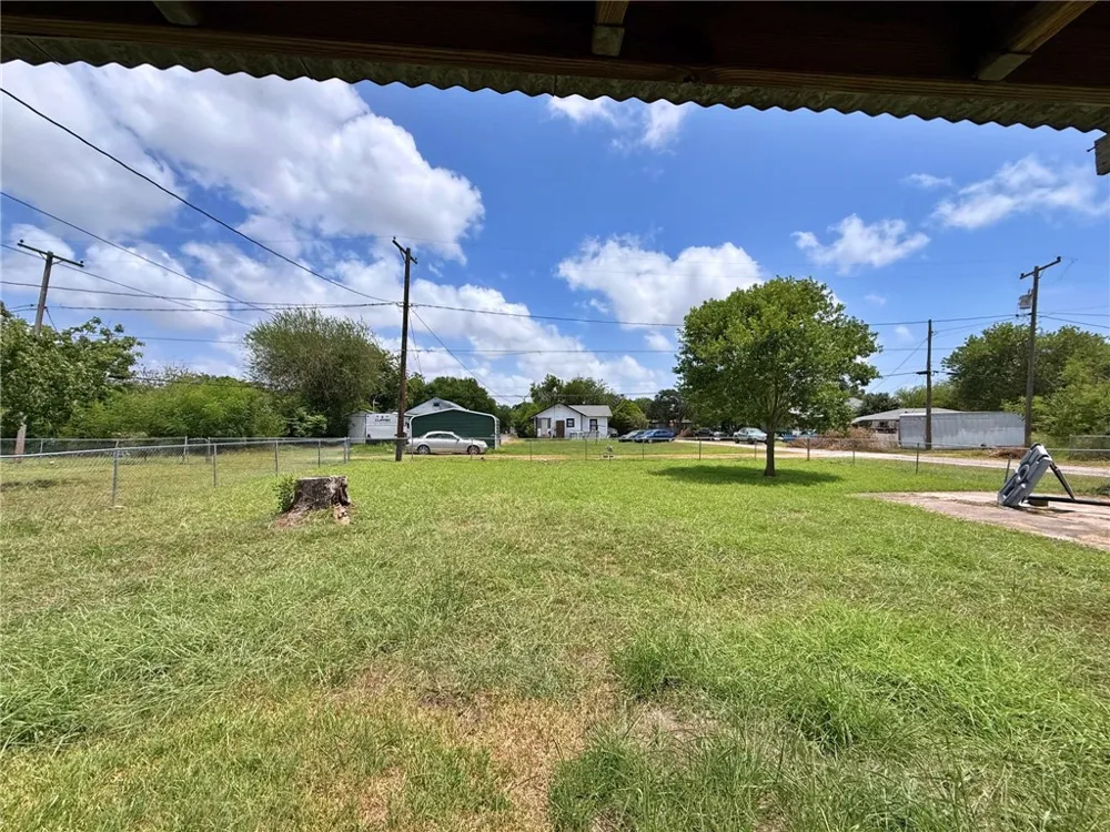 736 Fetick Taft, TX 78390
