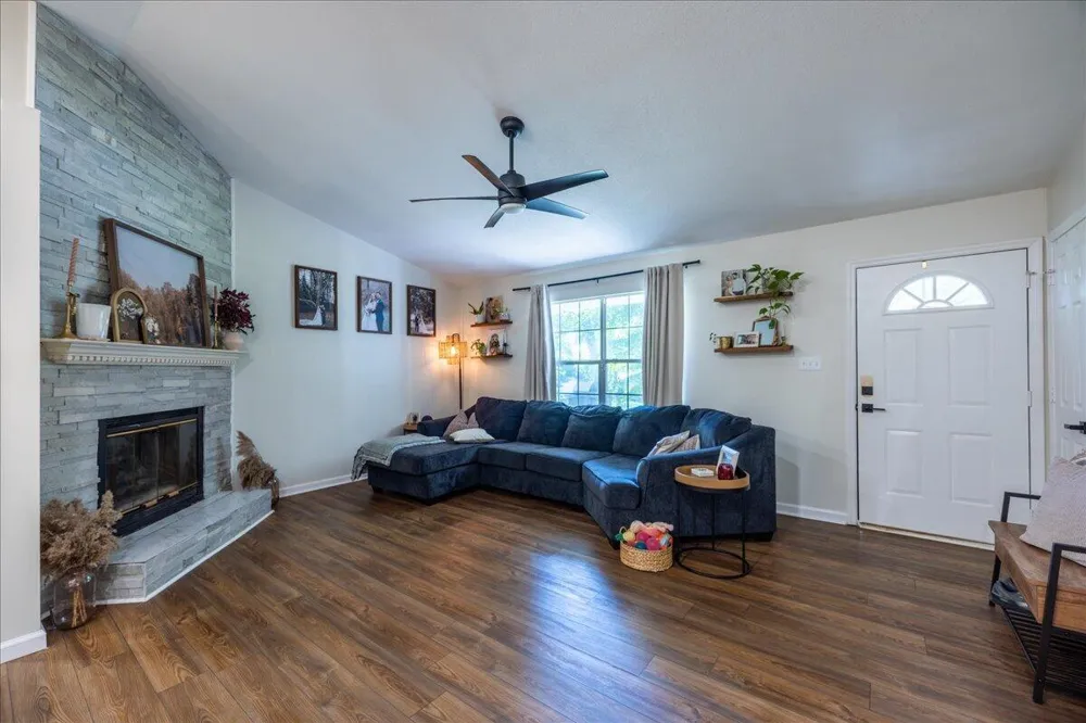 860 Anchor Drive Lenoir City, TN 37771