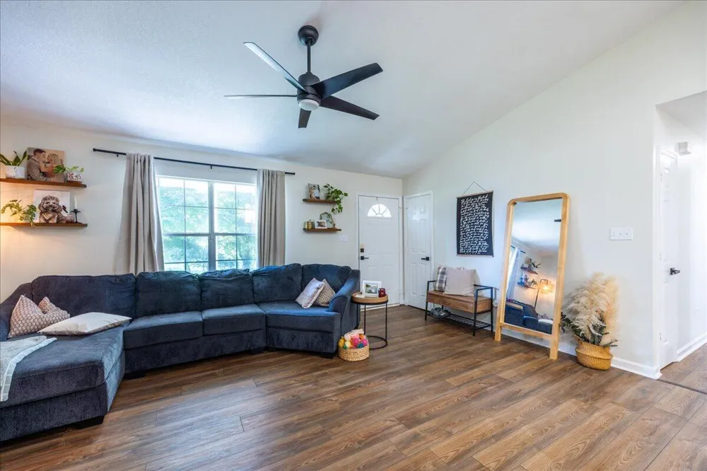 860 Anchor Drive Lenoir City, TN 37771