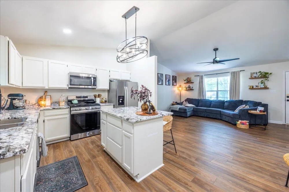 860 Anchor Drive Lenoir City, TN 37771