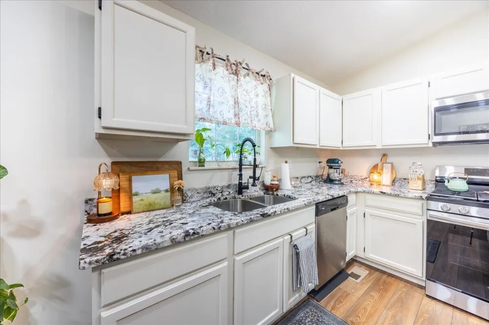860 Anchor Drive Lenoir City, TN 37771
