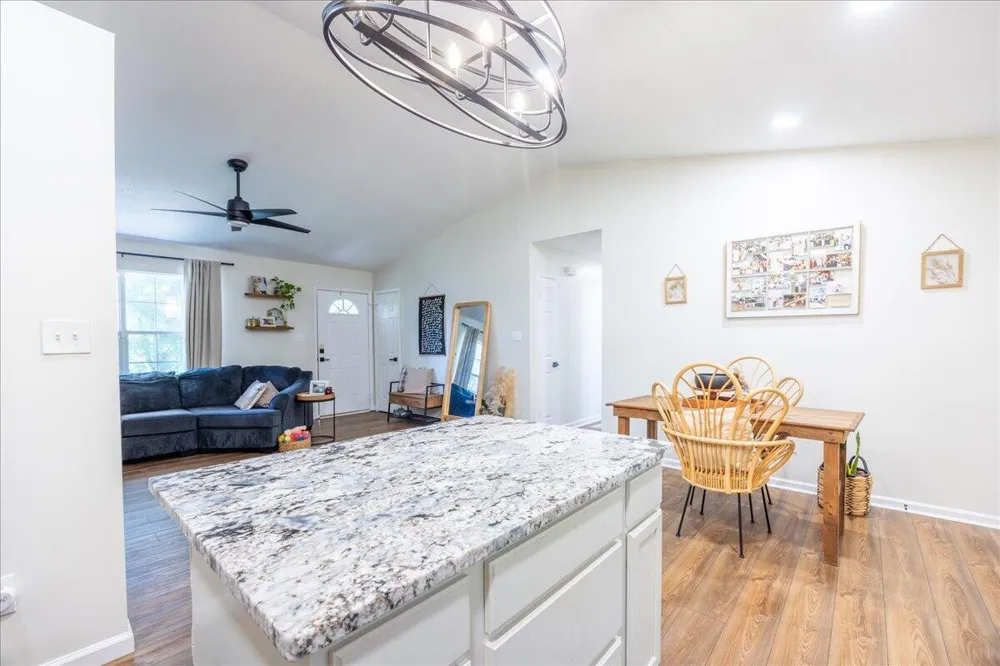 860 Anchor Drive Lenoir City, TN 37771