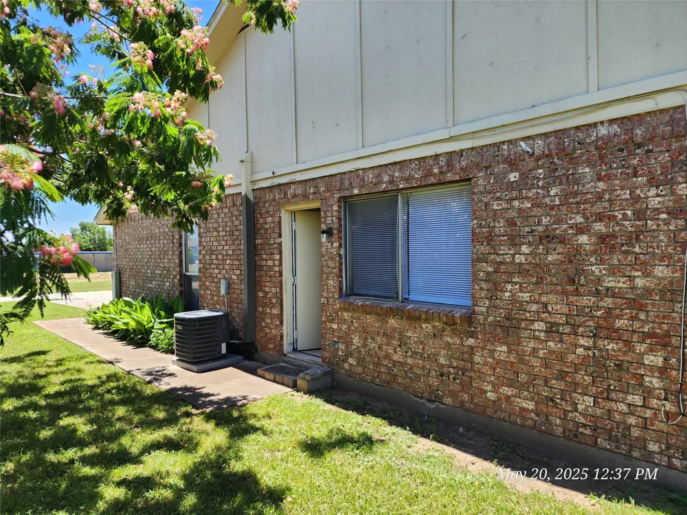 429 SW Thomas Street #A Burleson, TX 76028