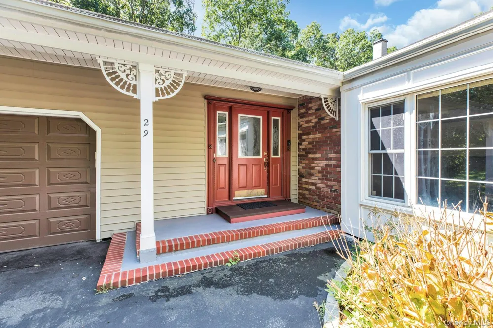 29 Columbine Avenue Hampton Bays, NY 11946
