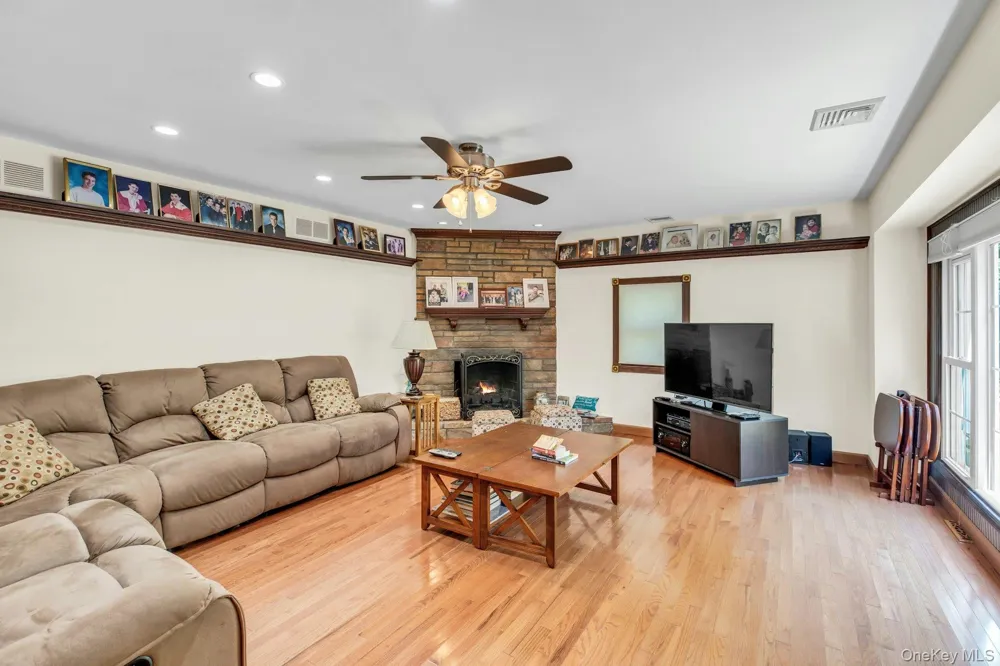 29 Columbine Avenue Hampton Bays, NY 11946