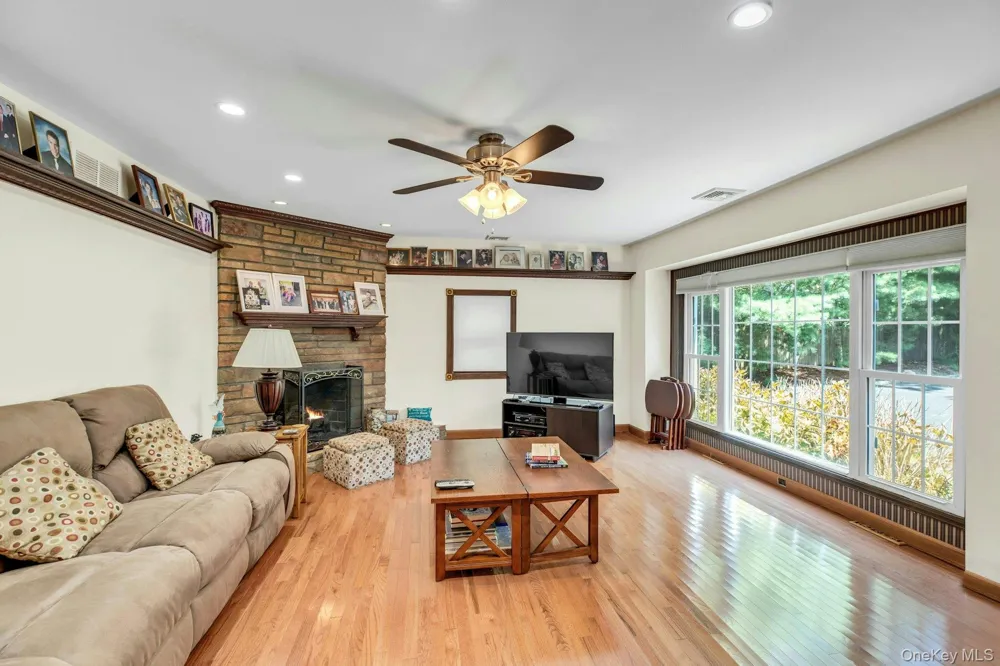 29 Columbine Avenue Hampton Bays, NY 11946