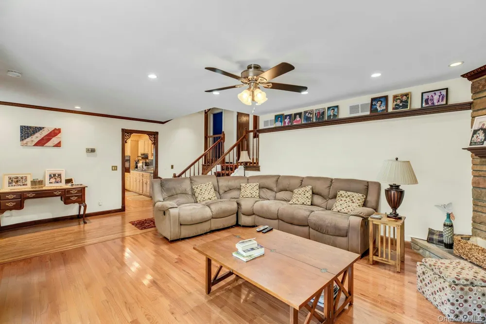 29 Columbine Avenue Hampton Bays, NY 11946
