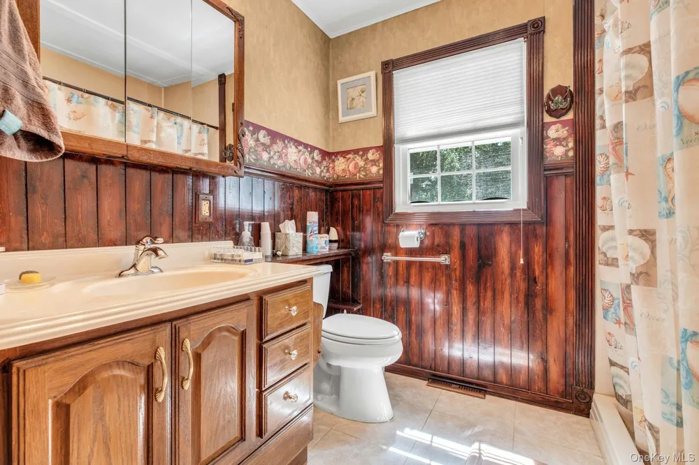 29 Columbine Avenue Hampton Bays, NY 11946