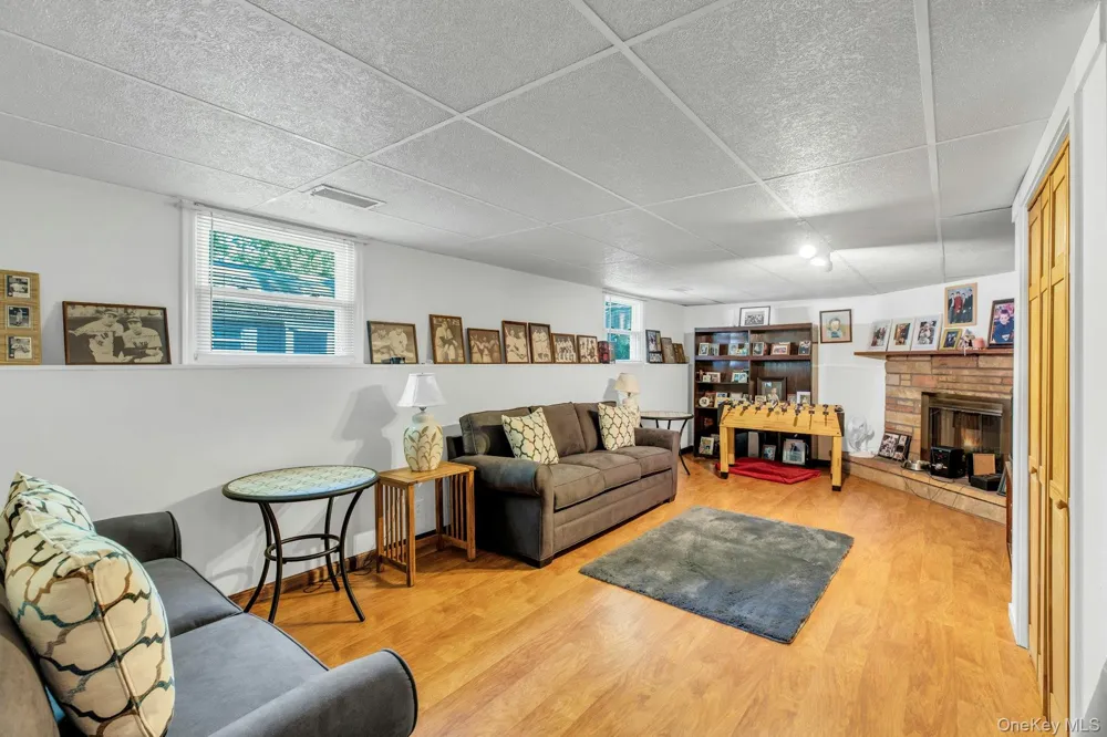 29 Columbine Avenue Hampton Bays, NY 11946