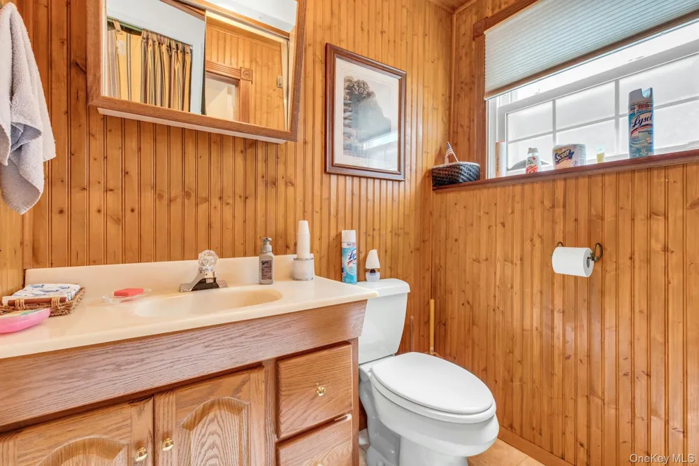 29 Columbine Avenue Hampton Bays, NY 11946