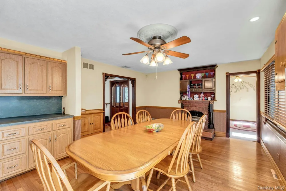 29 Columbine Avenue Hampton Bays, NY 11946