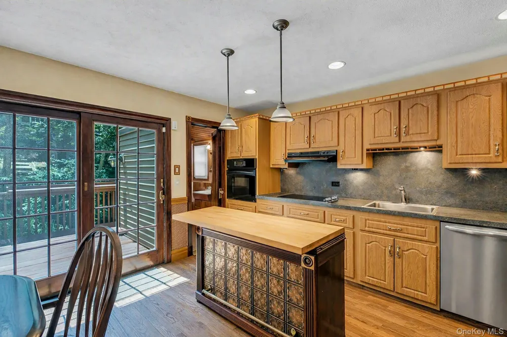 29 Columbine Avenue Hampton Bays, NY 11946