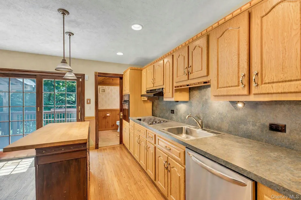 29 Columbine Avenue Hampton Bays, NY 11946
