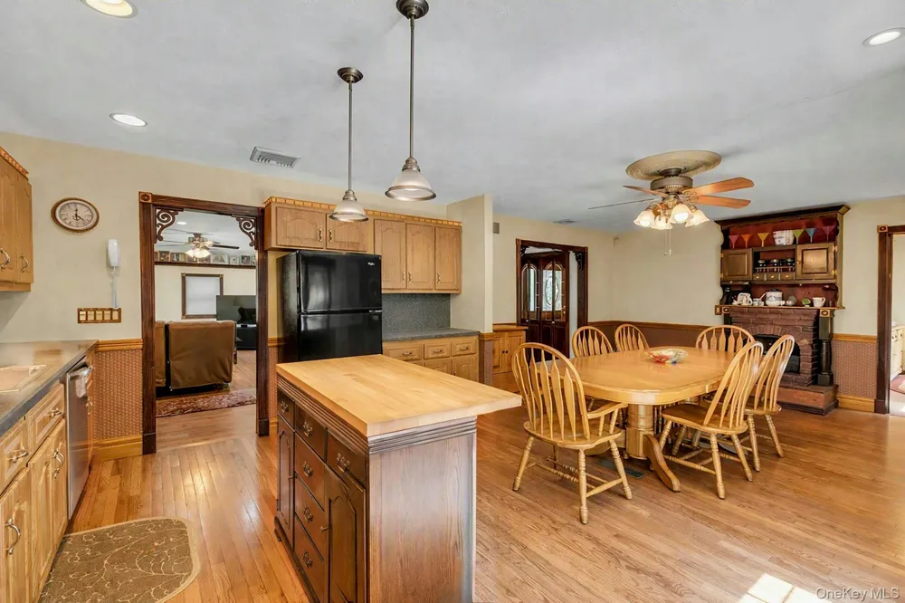 29 Columbine Avenue Hampton Bays, NY 11946