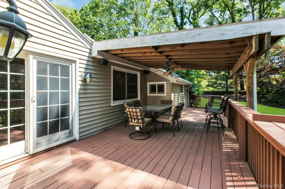 29 Columbine Avenue Hampton Bays, NY 11946