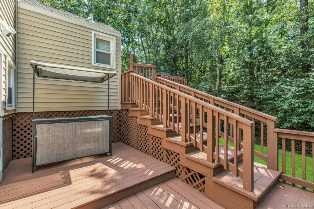 29 Columbine Avenue Hampton Bays, NY 11946