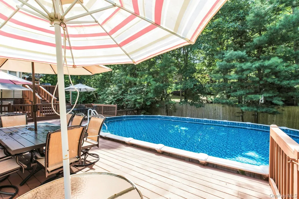 29 Columbine Avenue Hampton Bays, NY 11946