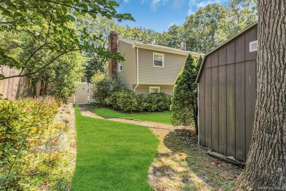 29 Columbine Avenue Hampton Bays, NY 11946