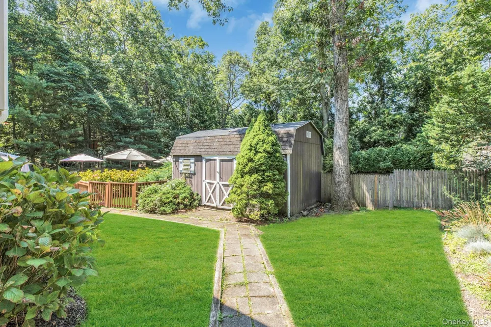 29 Columbine Avenue Hampton Bays, NY 11946