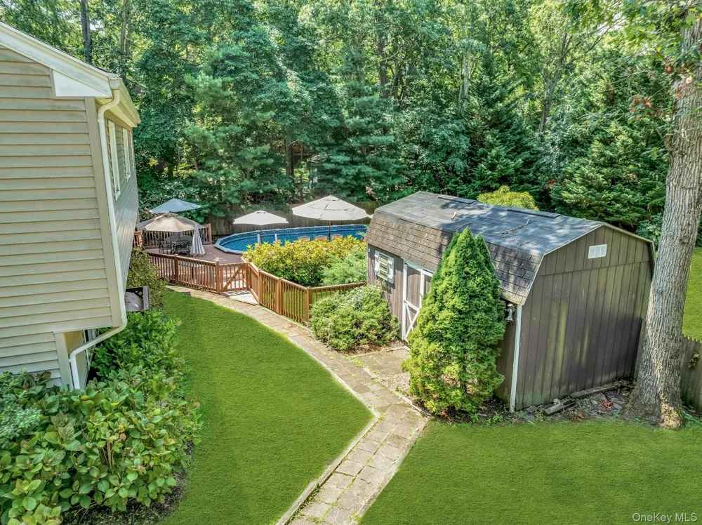 29 Columbine Avenue Hampton Bays, NY 11946