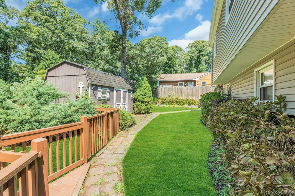 29 Columbine Avenue Hampton Bays, NY 11946