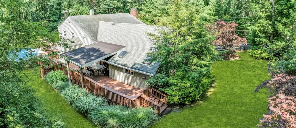 29 Columbine Avenue Hampton Bays, NY 11946