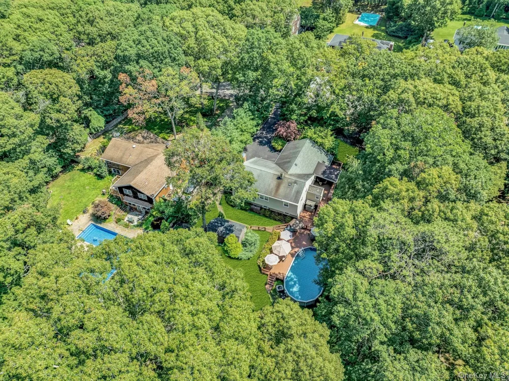 29 Columbine Avenue Hampton Bays, NY 11946