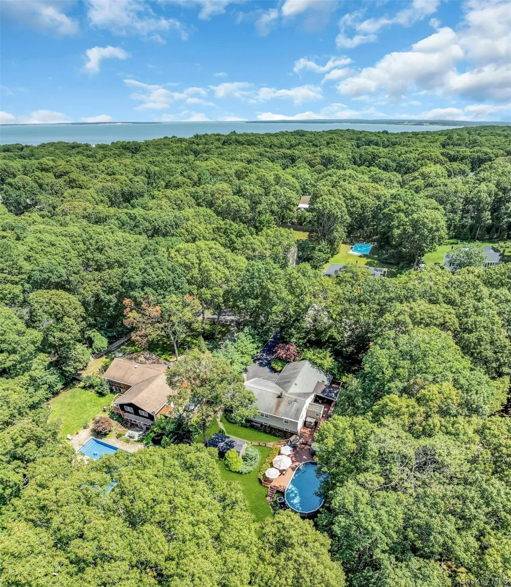 29 Columbine Avenue Hampton Bays, NY 11946