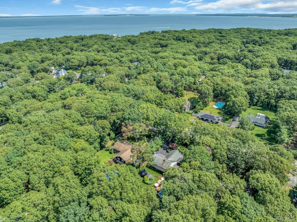 29 Columbine Avenue Hampton Bays, NY 11946