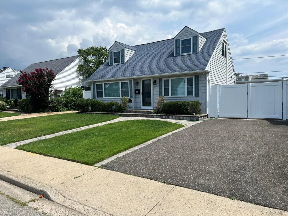 43 Crescent Street Hicksville, NY 11801