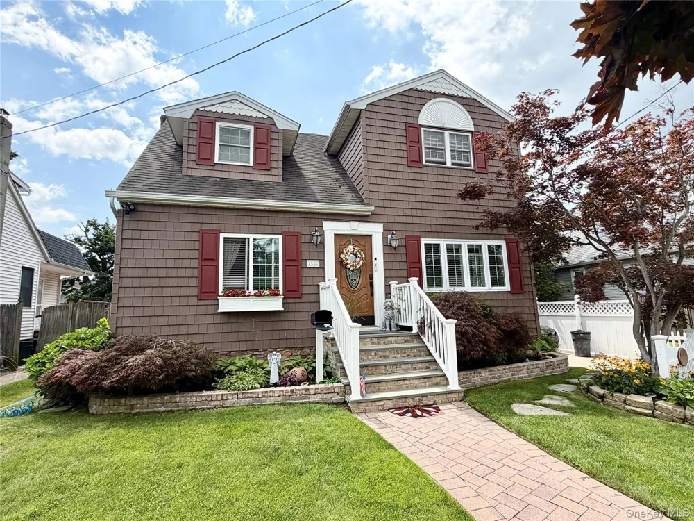 55 Willow Lane Lindenhurst, NY 11757