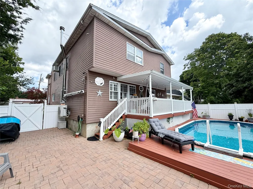 55 Willow Lane Lindenhurst, NY 11757