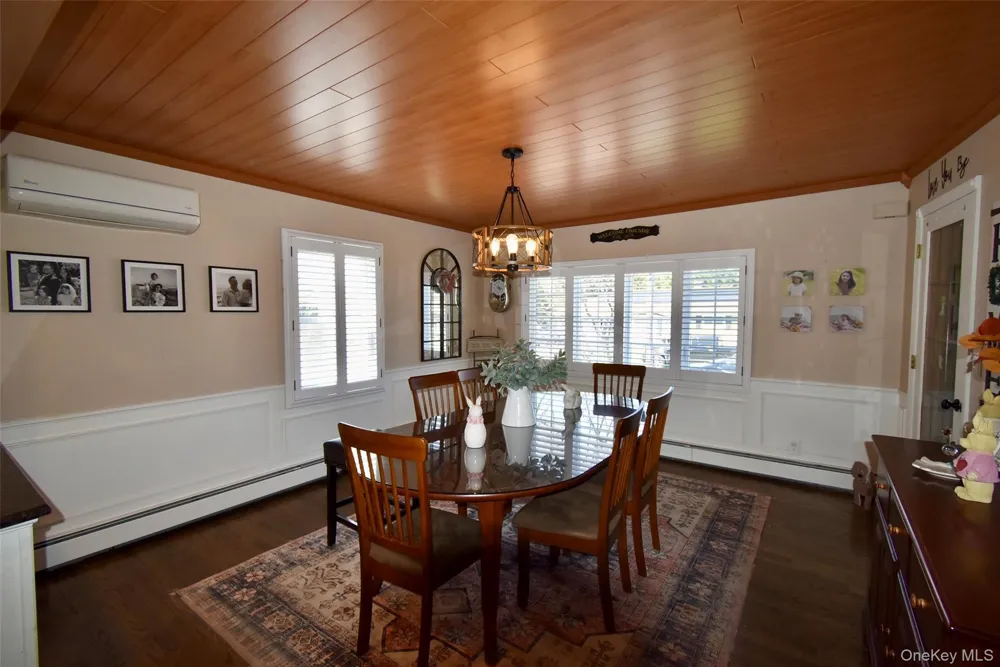 55 Willow Lane Lindenhurst, NY 11757