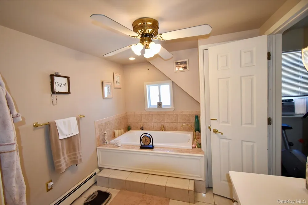 55 Willow Lane Lindenhurst, NY 11757