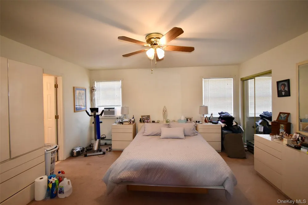 55 Willow Lane Lindenhurst, NY 11757
