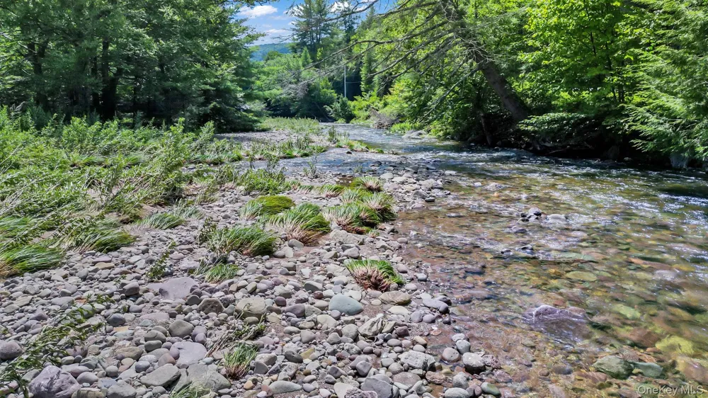 2735 Denning Road Claryville, NY 12725