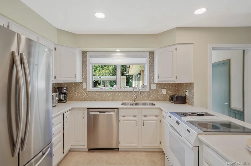 29 Seacove Lane South Jamesport, NY 11901