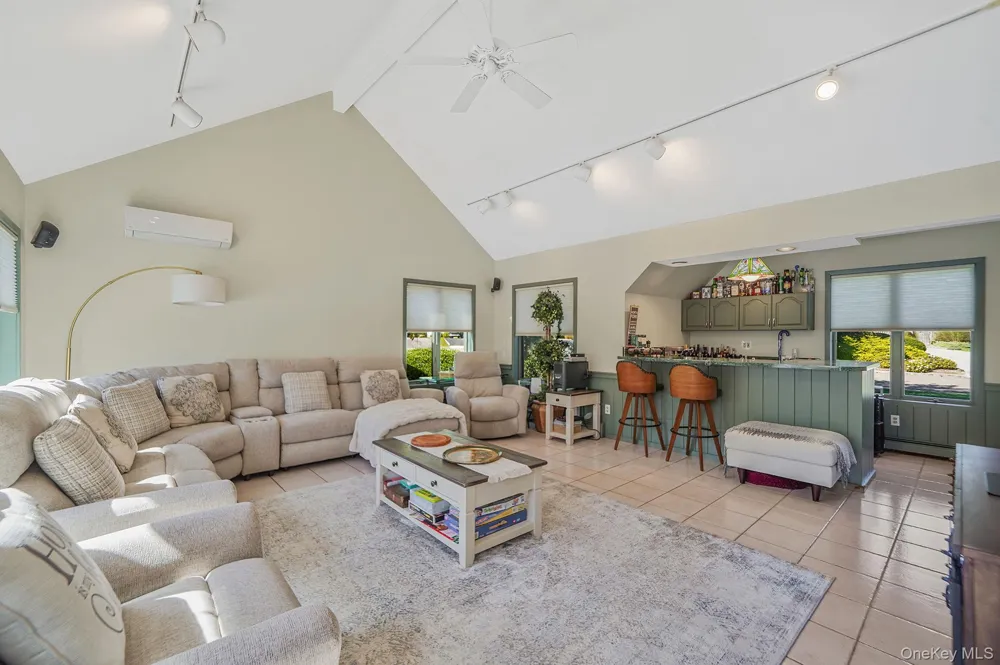 29 Seacove Lane South Jamesport, NY 11901