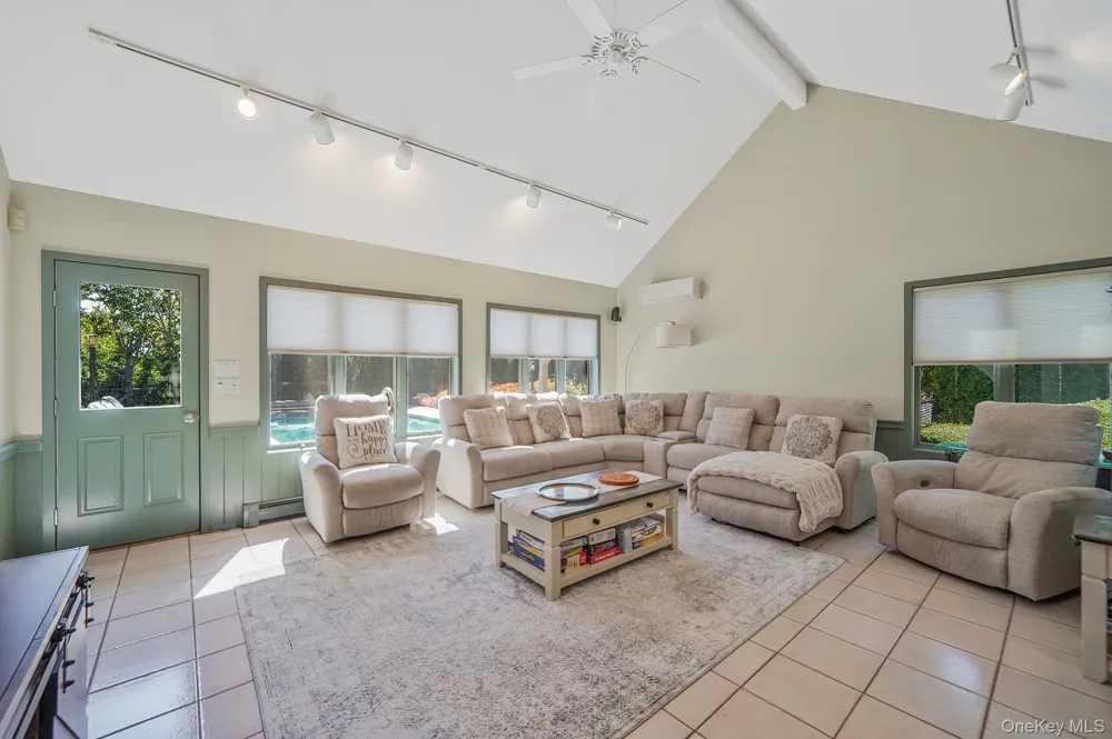 29 Seacove Lane South Jamesport, NY 11901