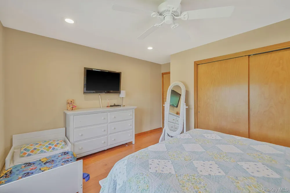 29 Seacove Lane South Jamesport, NY 11901