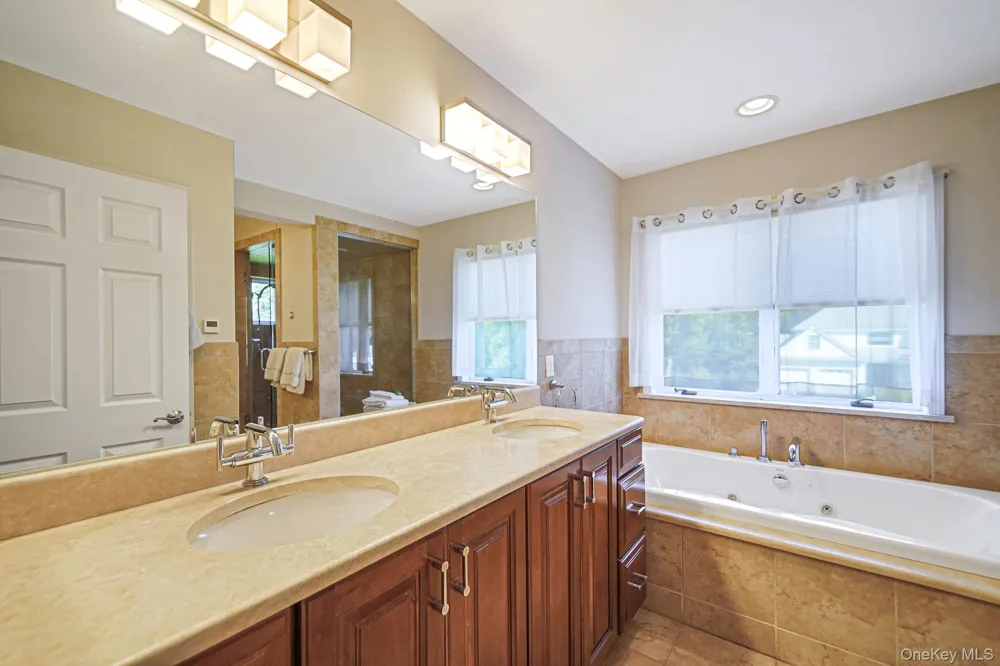 29 Seacove Lane South Jamesport, NY 11901